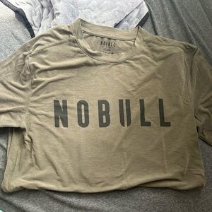 Men’s small nobull t shirt